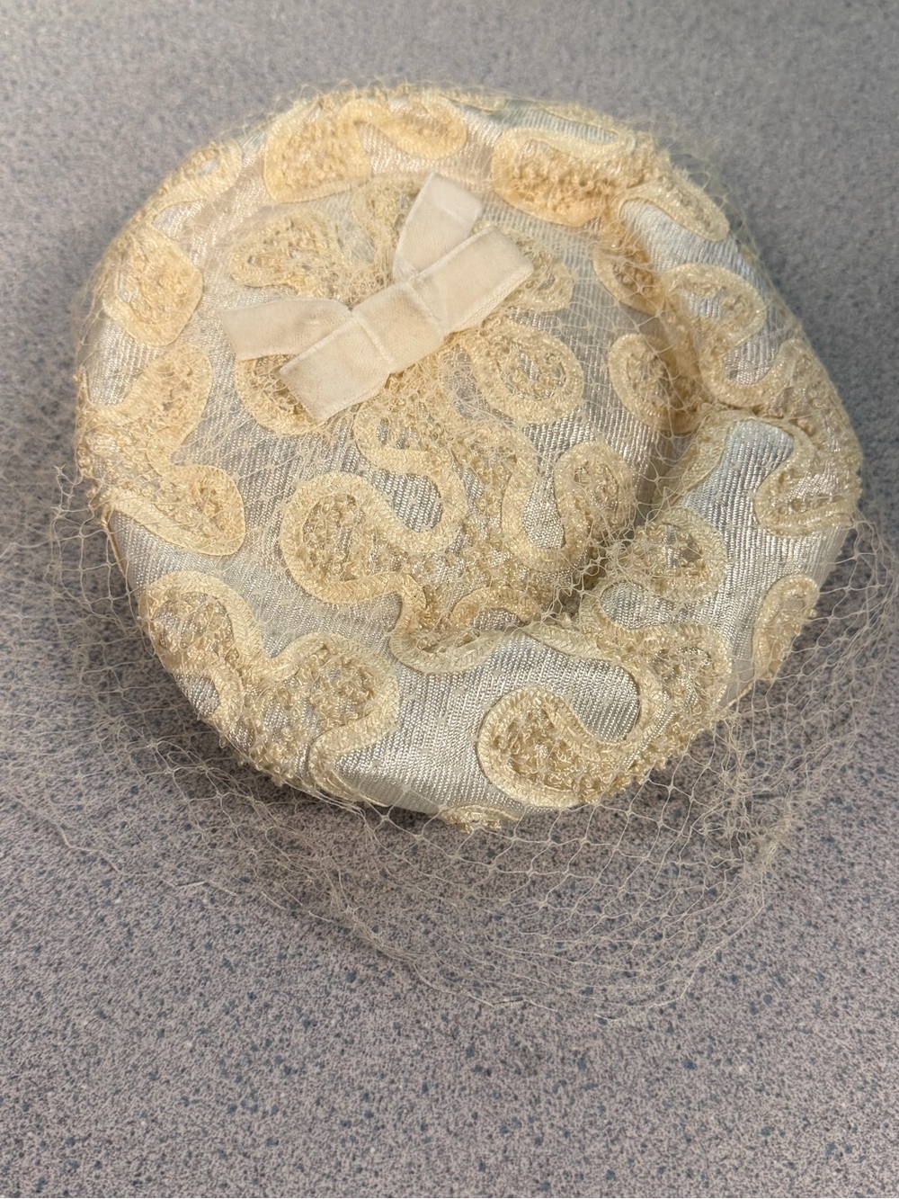 Vintage 1950s Cream Pillbox
Hat with Veil and Bow